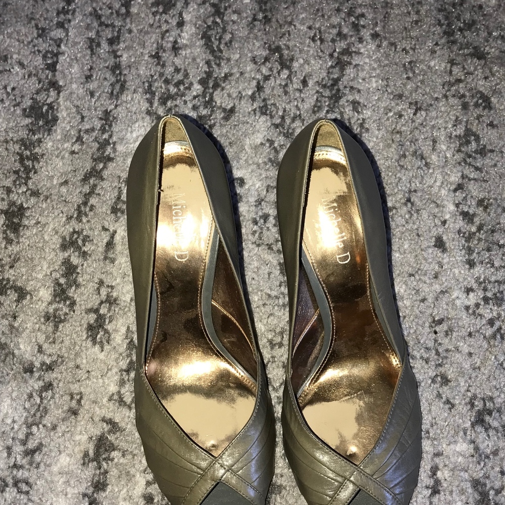 Heels - Picture 2 of 4